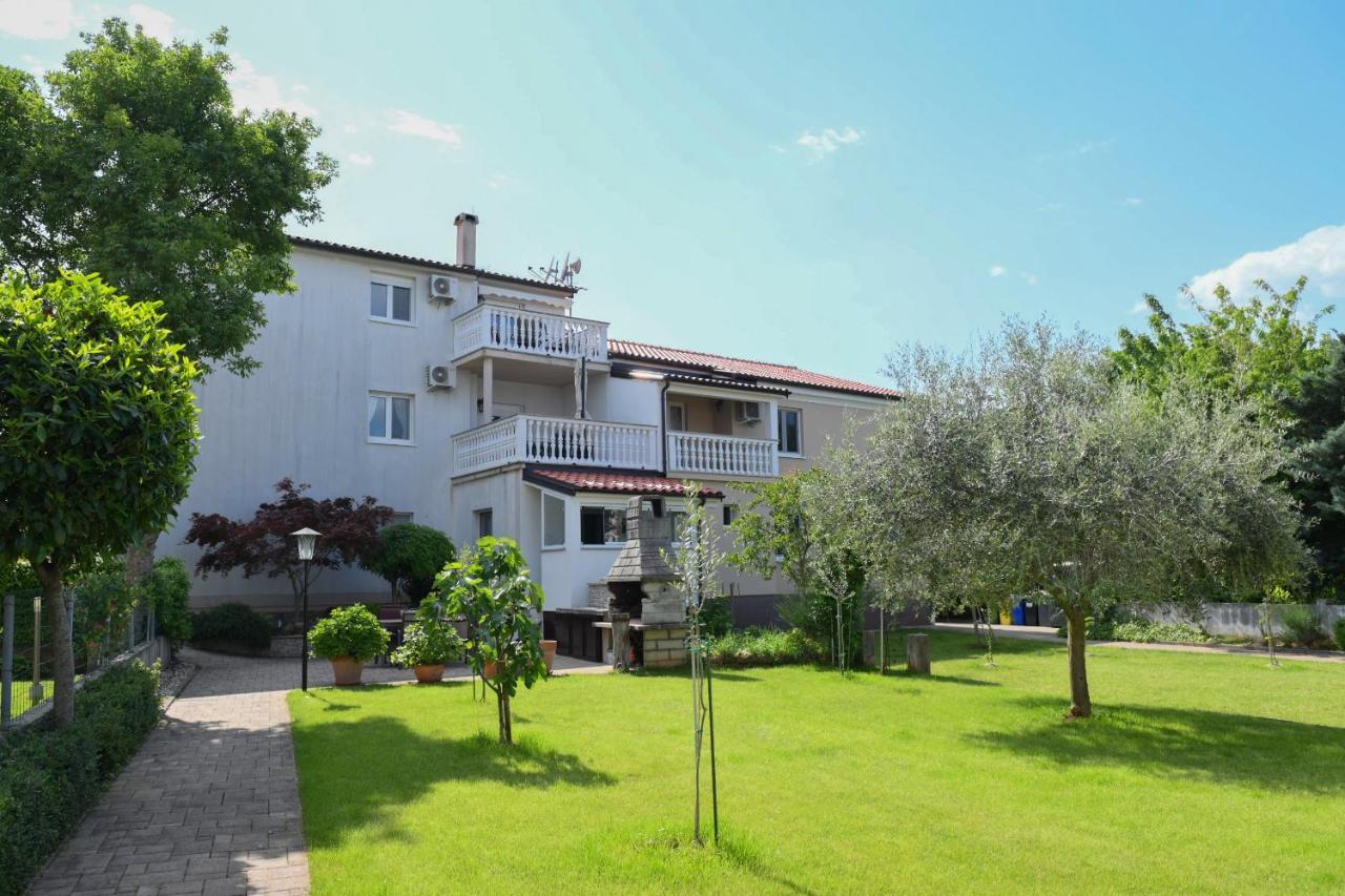 Apartments Basic Sveti Anton 88 مالينسكا المظهر الخارجي الصورة