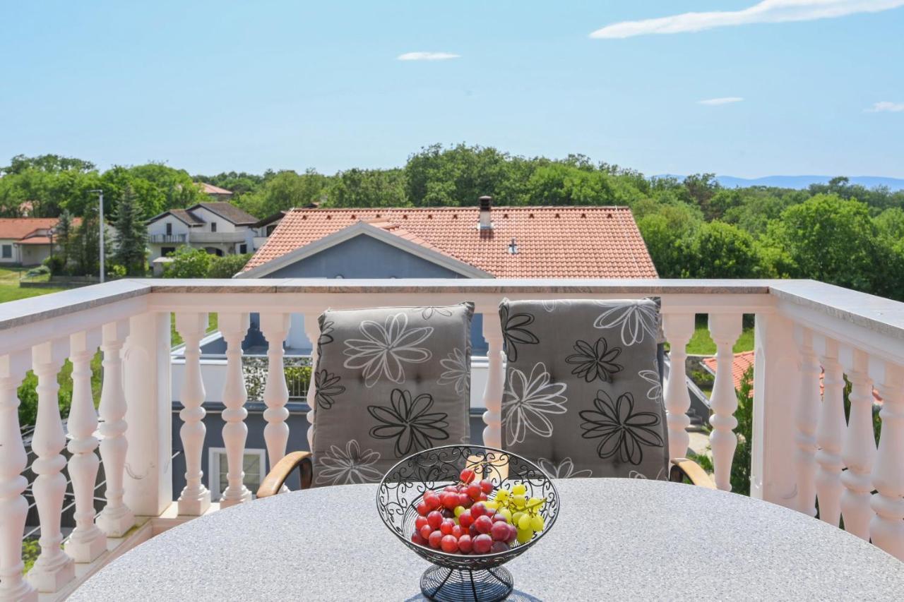 Apartments Basic Sveti Anton 88 مالينسكا المظهر الخارجي الصورة