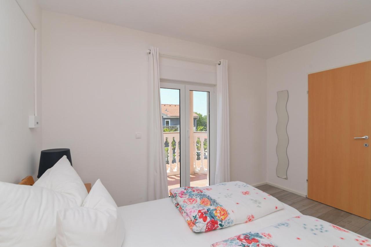 Apartments Basic مالينسكا المظهر الخارجي الصورة